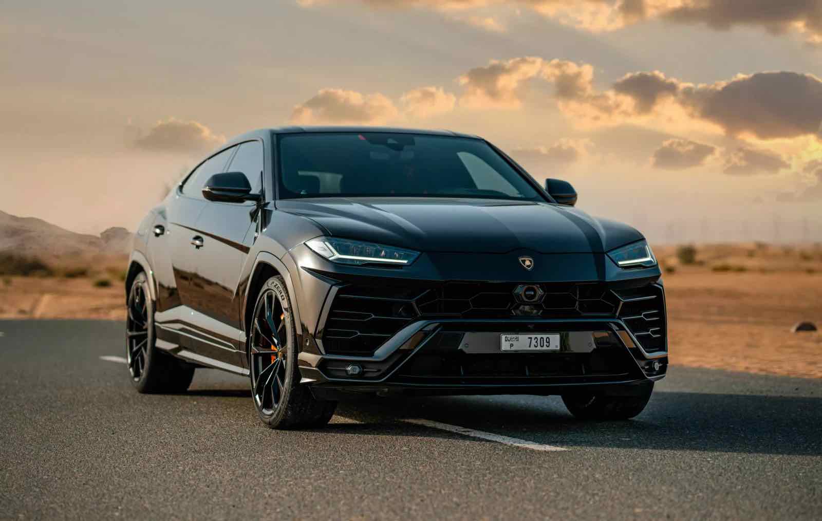 Lamborghini Urus Black, luxury car rental in Dubai