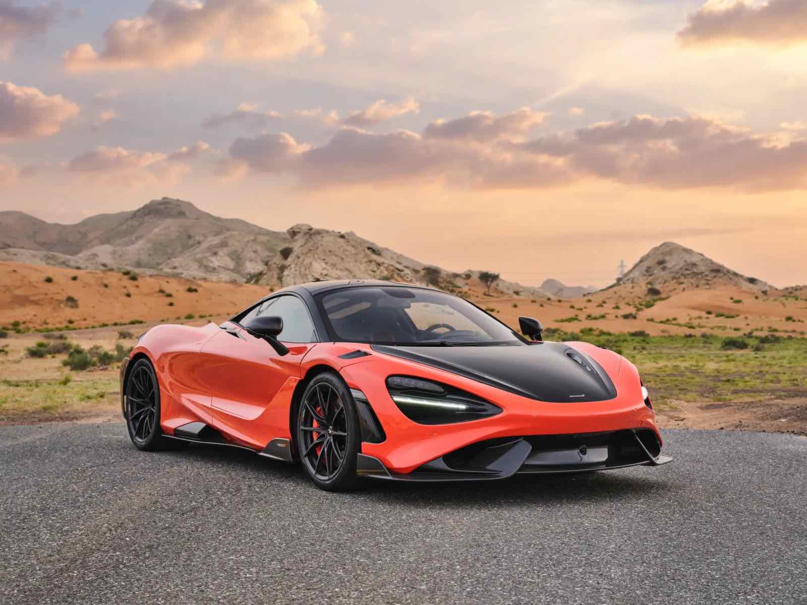 McLaren 765LT, luxury car rental in Dubai