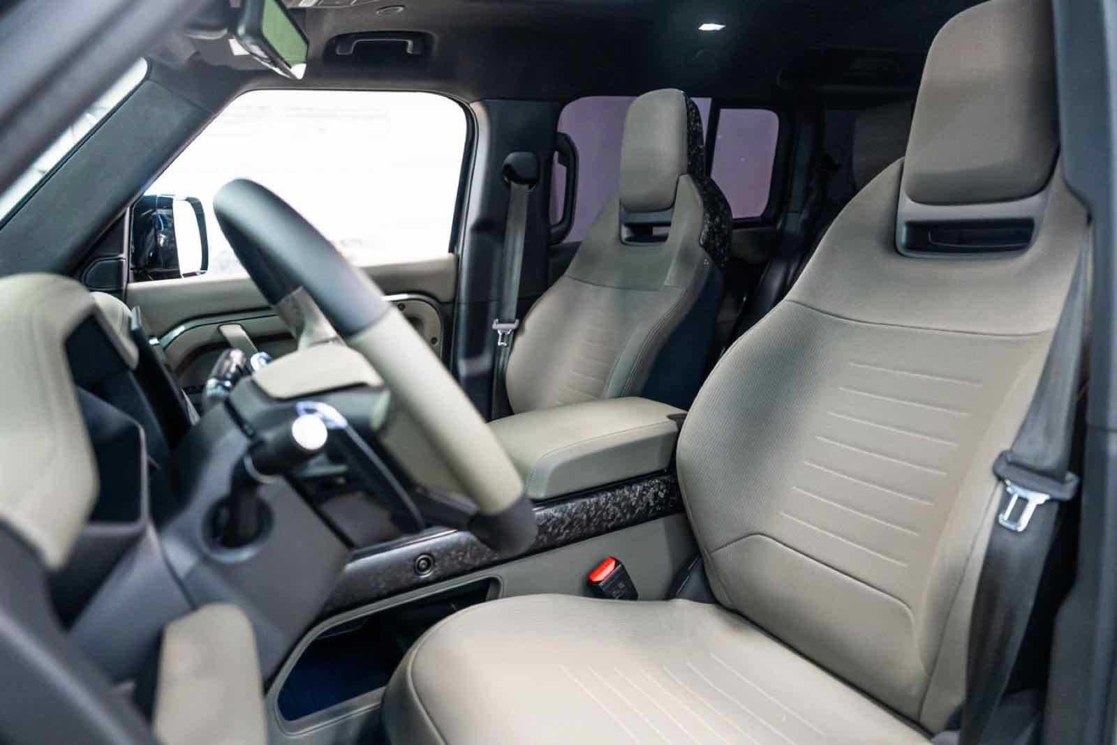 Defender OCTA for rent in Dubai, photo 5