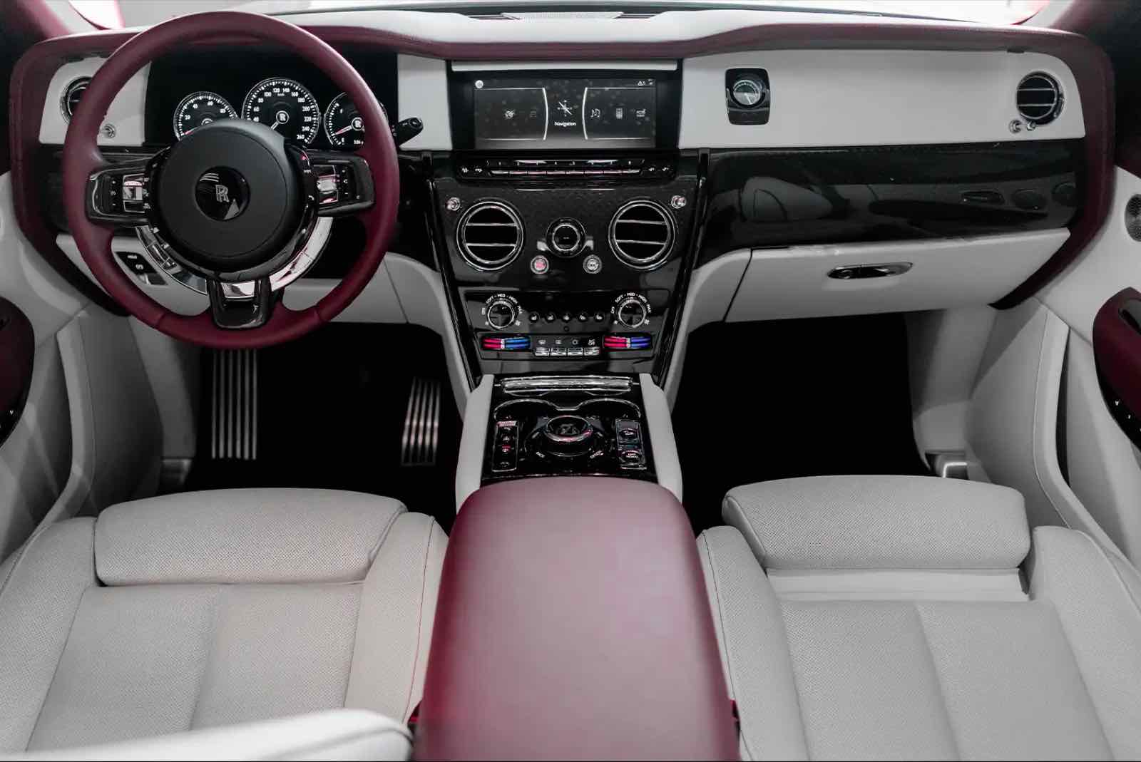 Rent Rolls Royce Cullinan Dubai White for rent in Dubai, photo 3