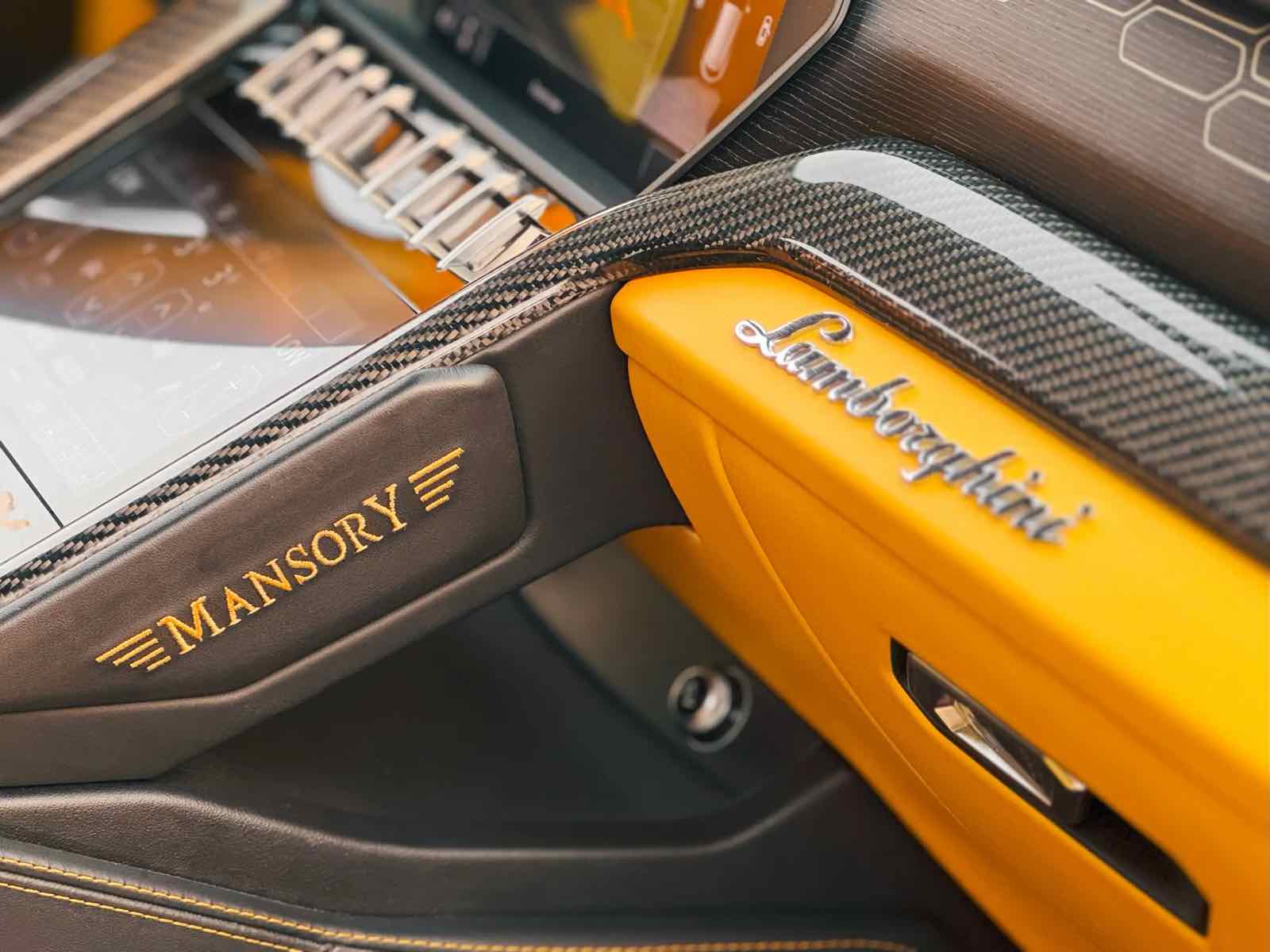 Urus Mansory Original for rent in Dubai, photo 9