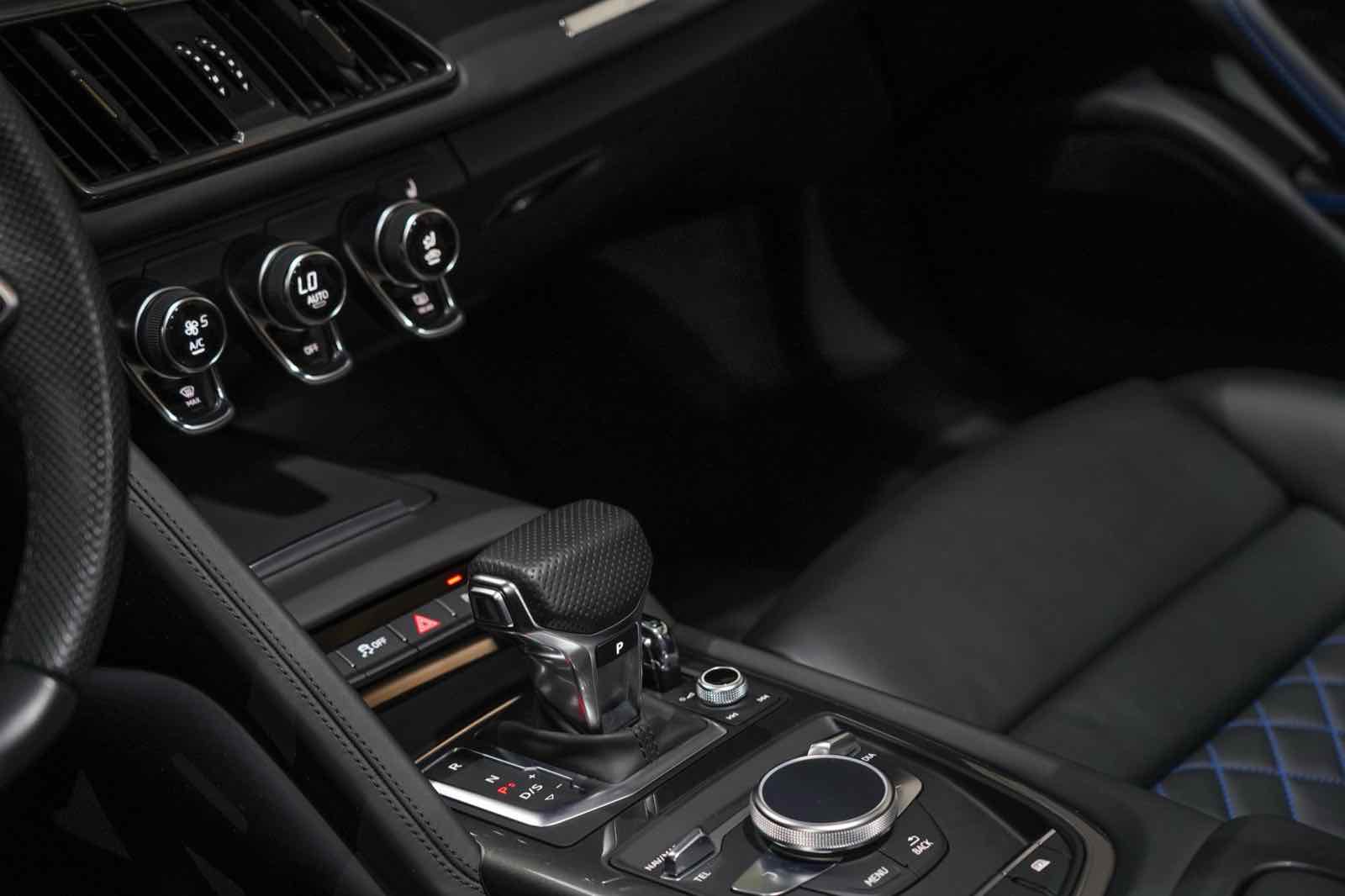 Audi R8 Spyder (V10) for rent in Dubai, photo 4