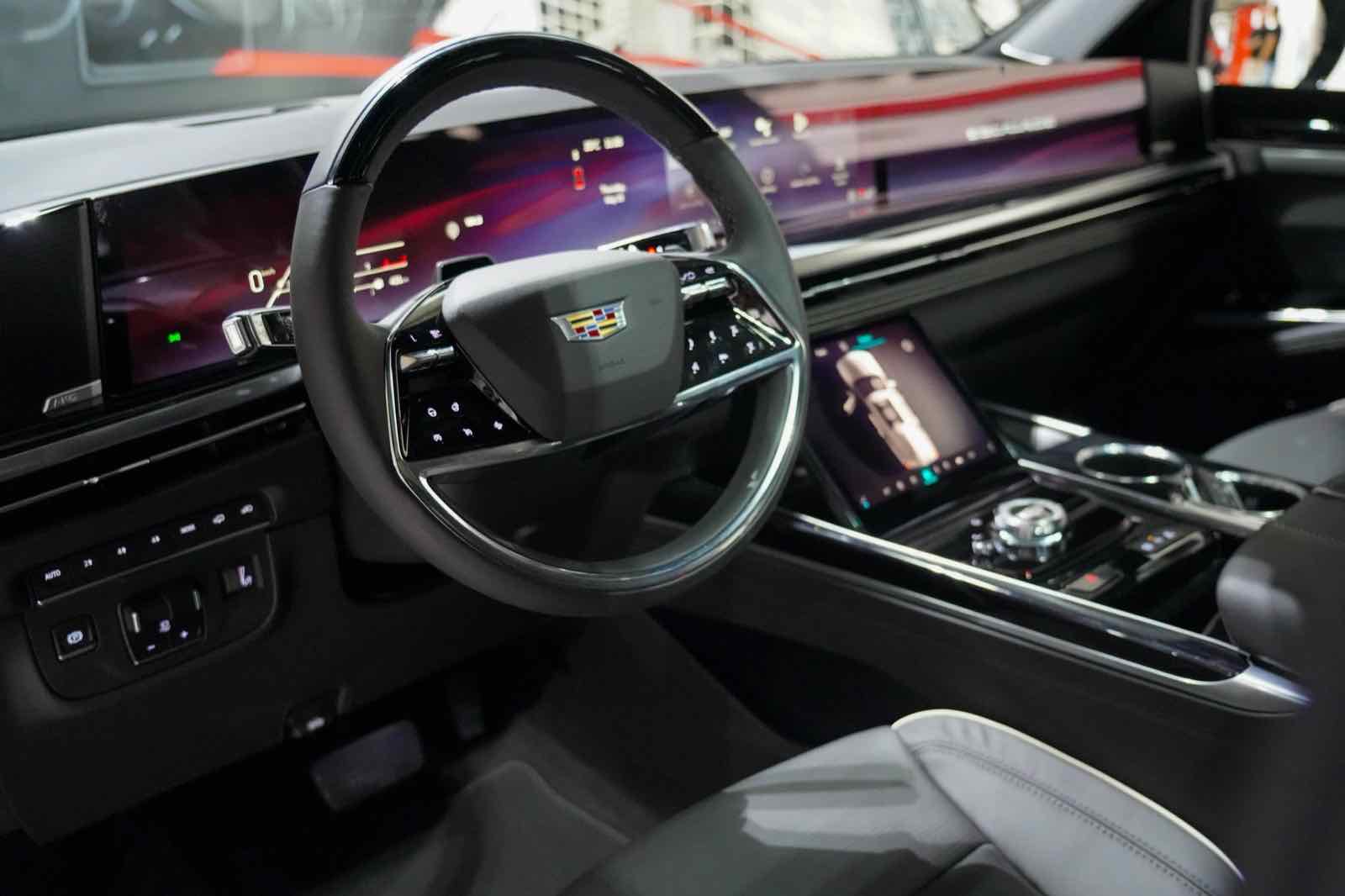 Cadillac Escalade ESV for rent in Dubai, photo 4