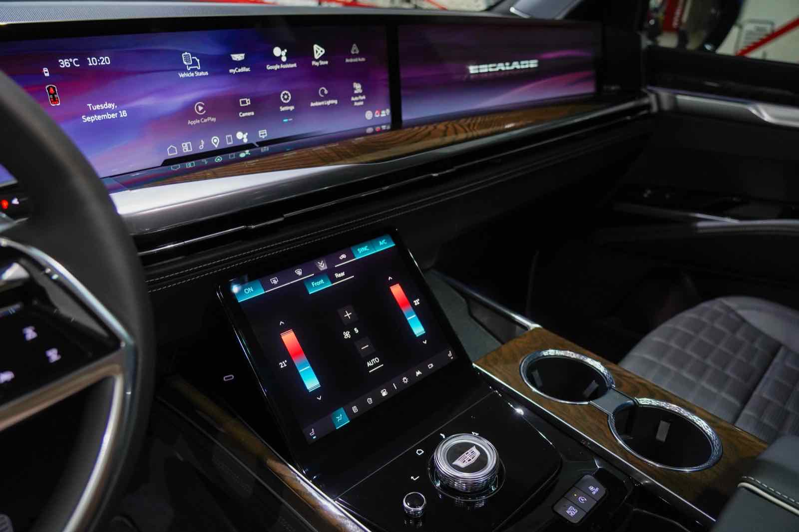 Cadillac Escalade Premium Luxury Platinum for rent in Dubai, photo 4