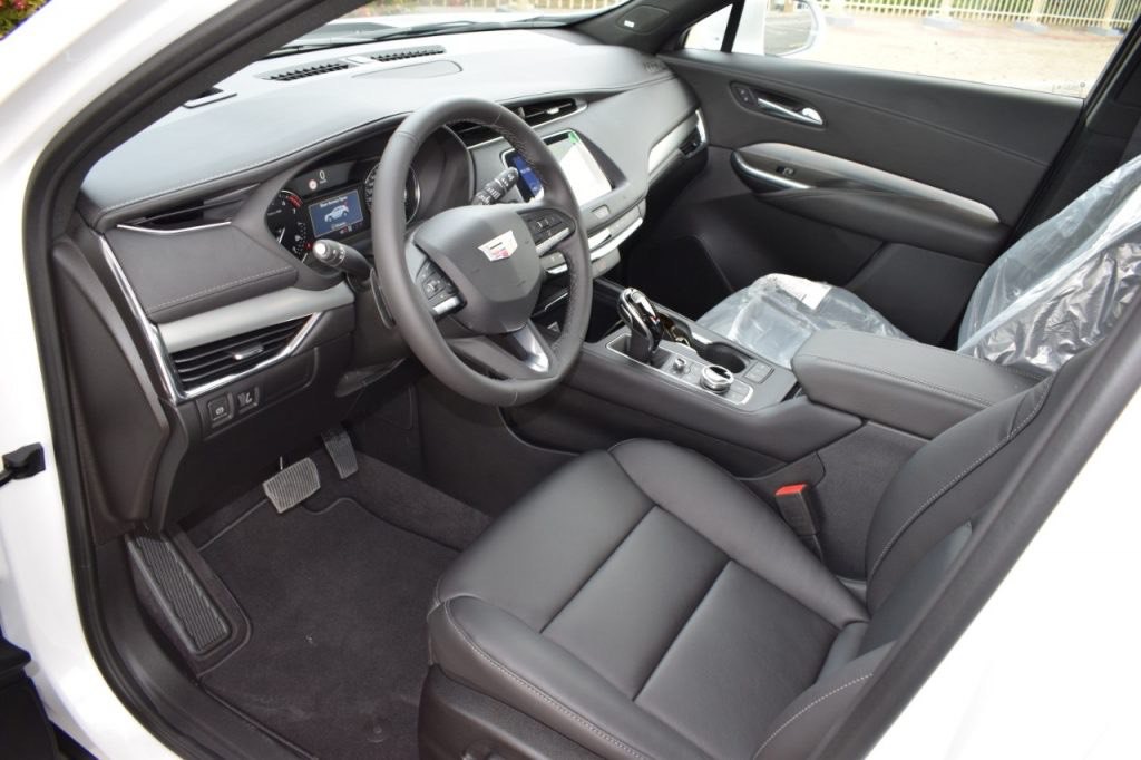 Cadillac XT4 for rent in Dubai, photo 2