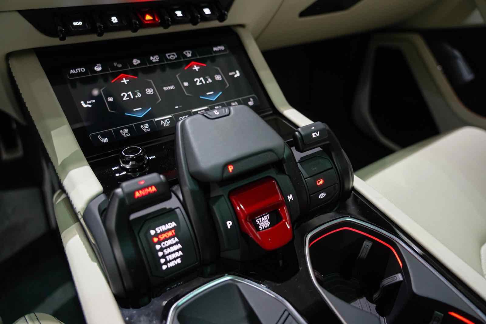 Lamborghini Urus SE (Hybrid) for rent in Dubai, photo 4