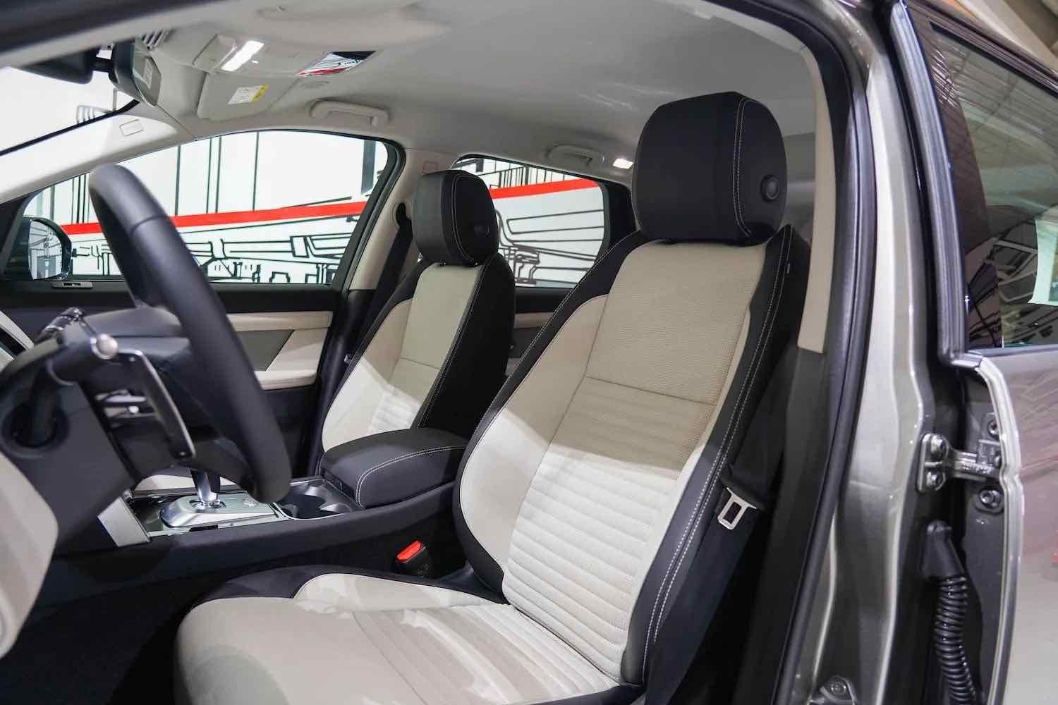 Land Rover Discovery Sport R Dynamic for rent in Dubai, photo 4