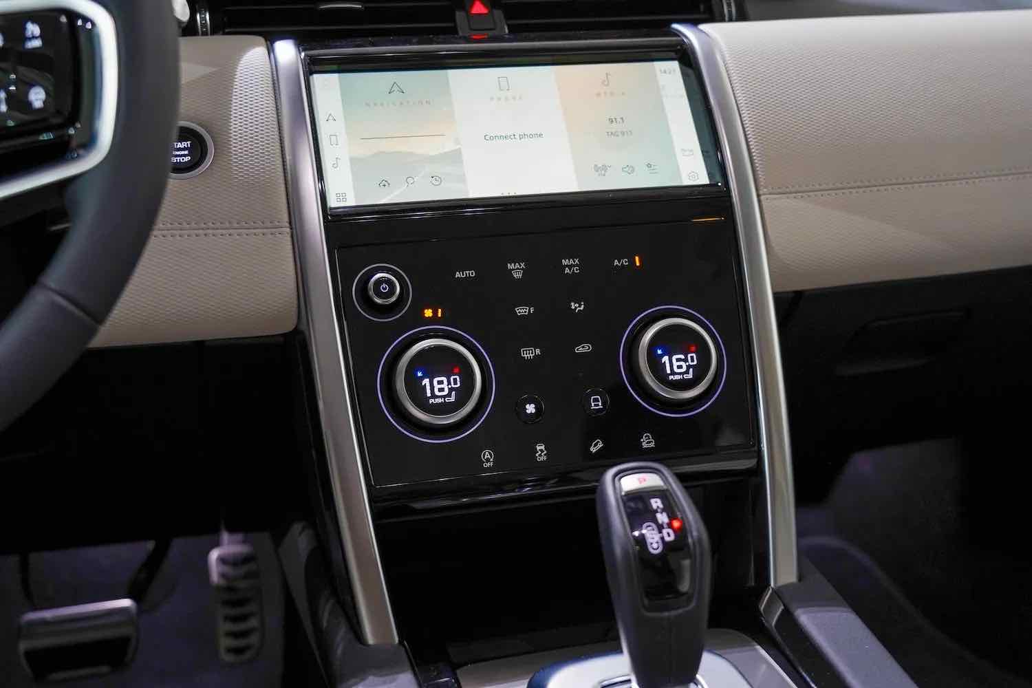 Land Rover Discovery Sport R Dynamic for rent in Dubai, photo 5