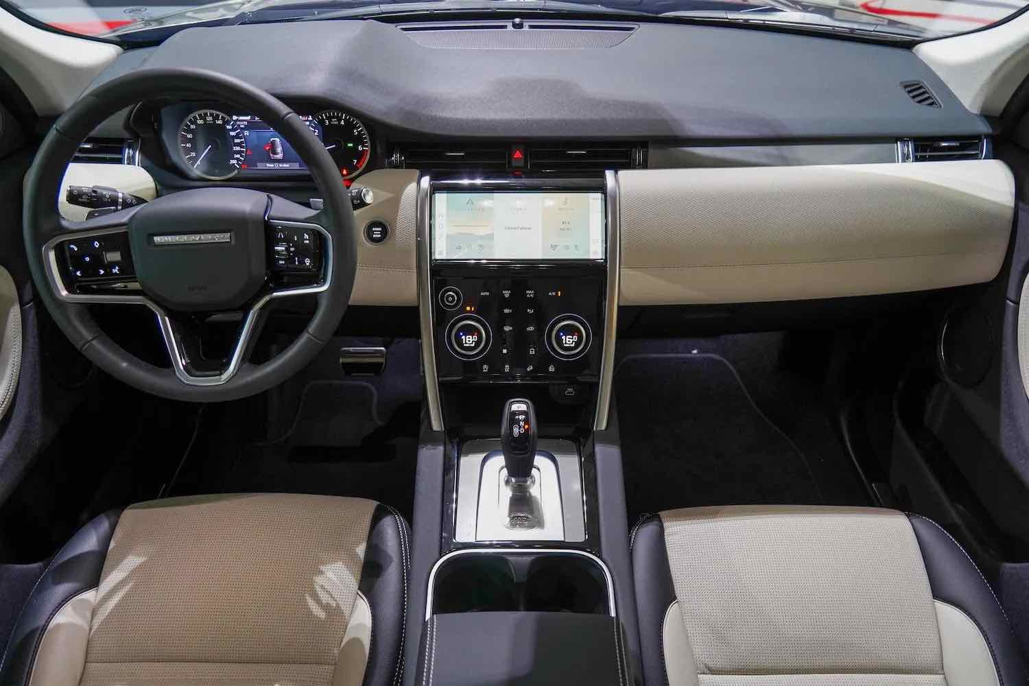 Land Rover Discovery Sport R Dynamic for rent in Dubai, photo 6