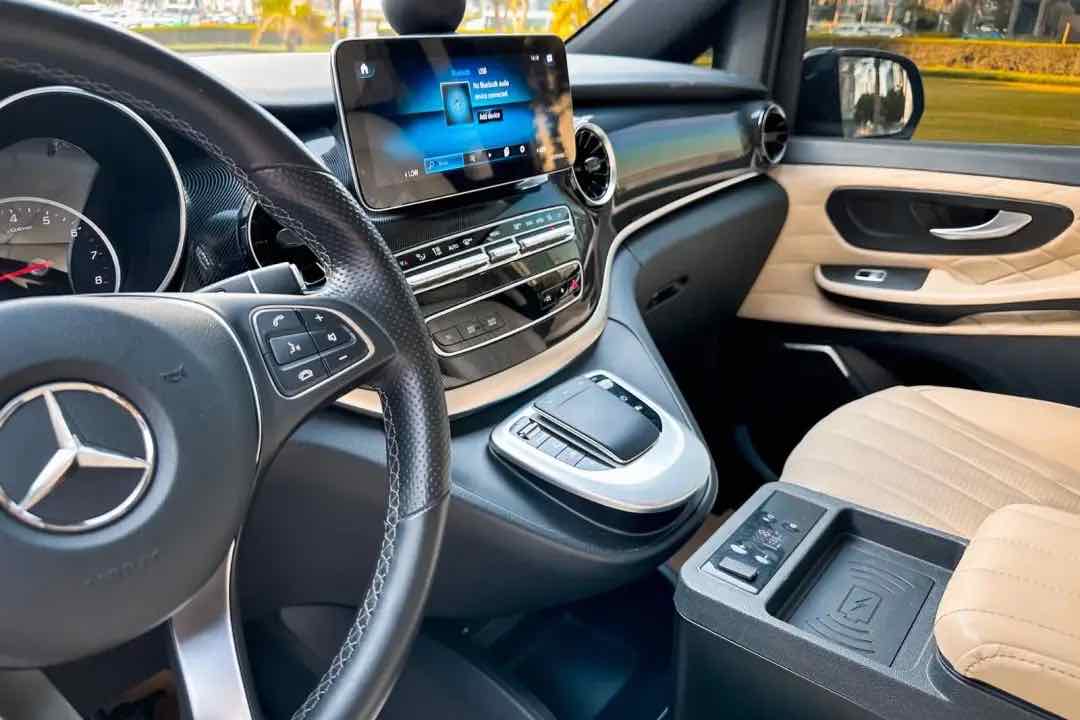Mercedes V250 for rent in Dubai, photo 1
