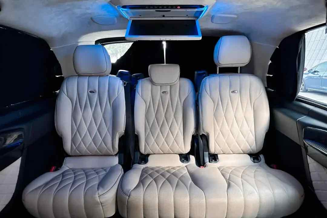 Mercedes V250 for rent in Dubai, photo 4