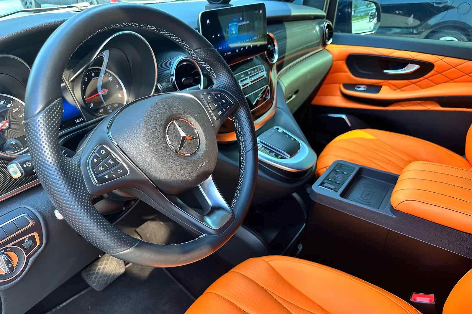 Mercedes V250 Falcon Edition for rent in Dubai, photo 2