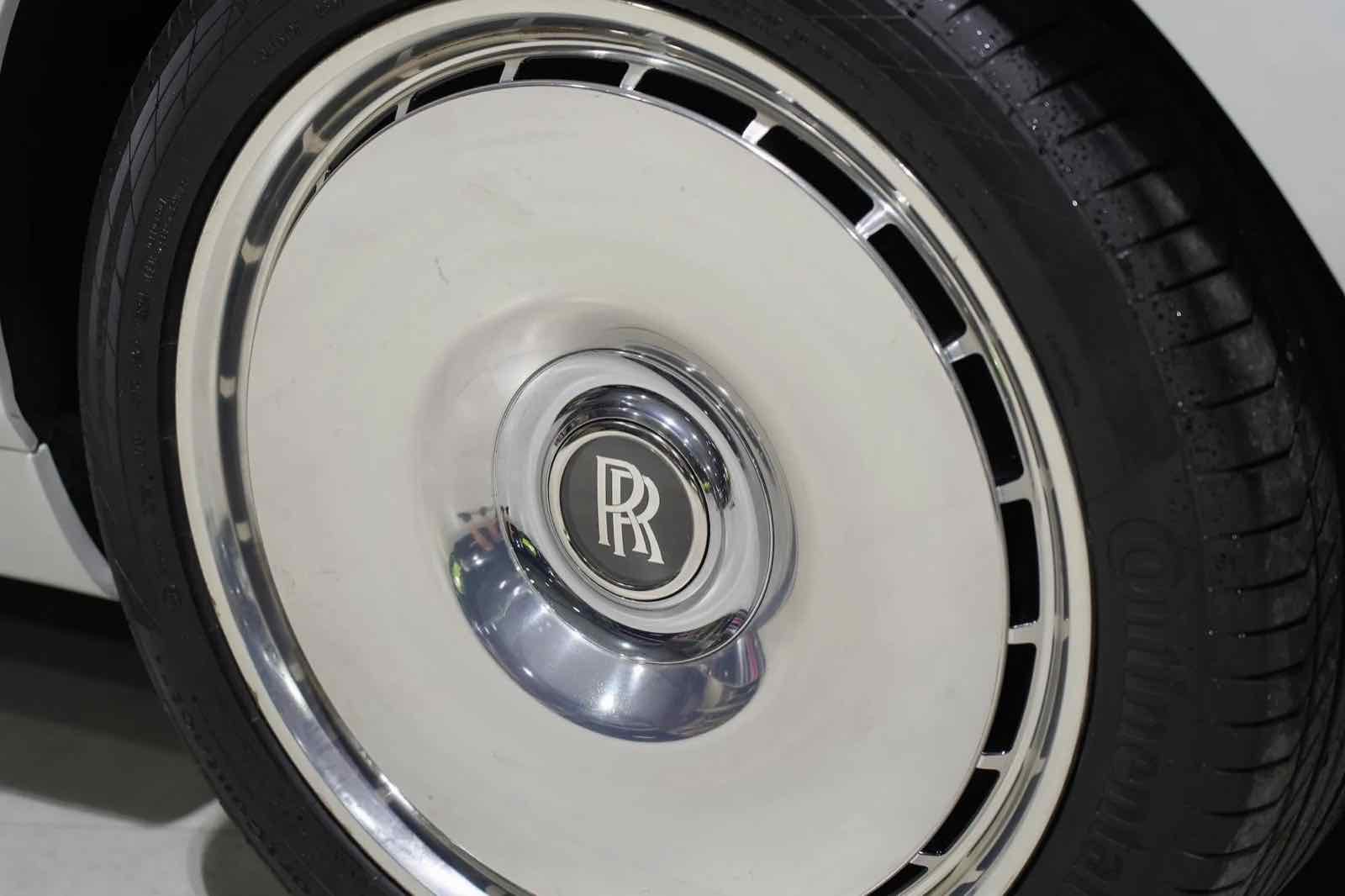 Rolls Royce Phantom Series II for rent in Dubai, photo 12