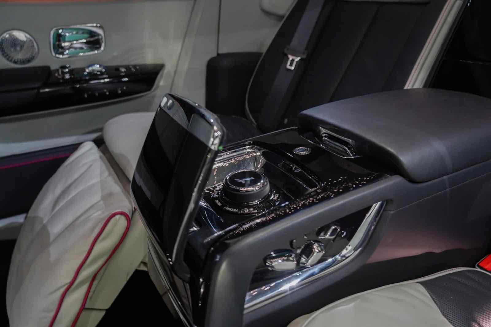 Rolls Royce Phantom Series II for rent in Dubai, photo 8