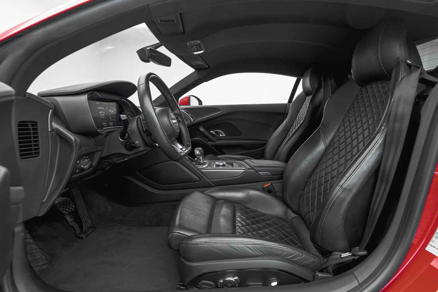 Audi R8 V10 Spyder for rent in Dubai, photo 6