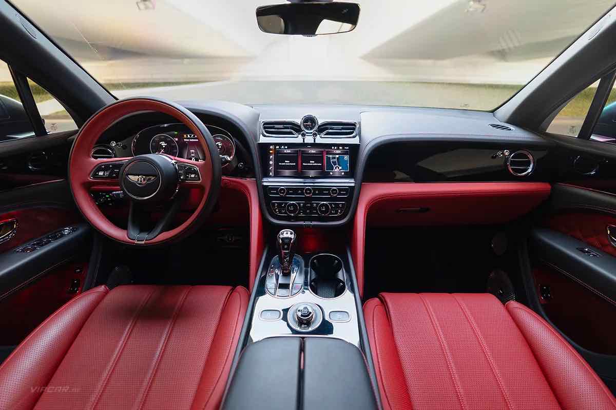 Bentley Bentayga Azure for rent in Dubai, photo 5