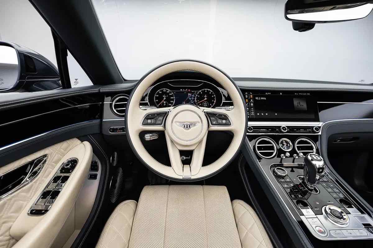 Bently Continental GTC for rent in Dubai, photo 2