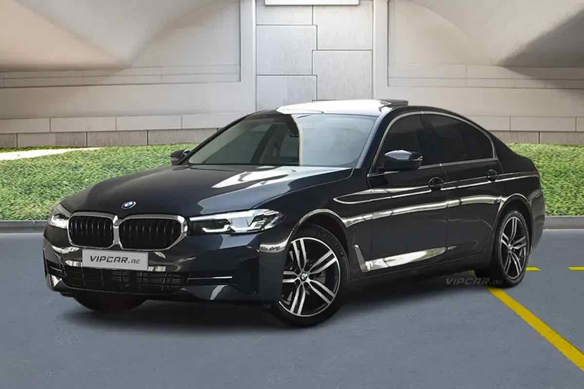 BMW 520i, luxury car rental in Dubai