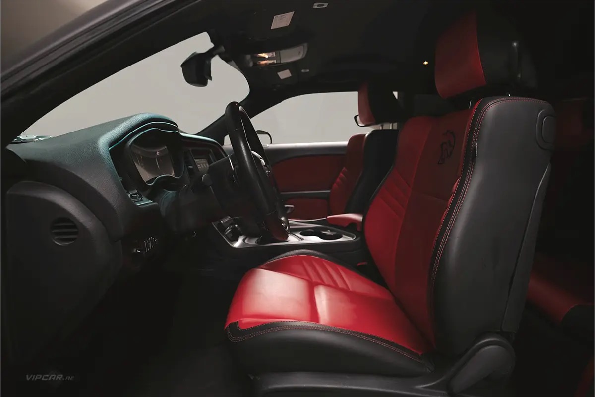 Dodge Challenger for rent in Dubai, photo 3