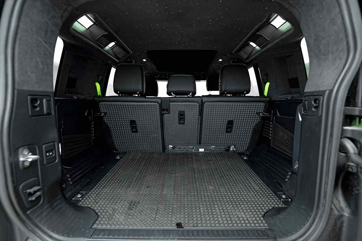 Land Rover Defender Luma for rent in Dubai, photo 7