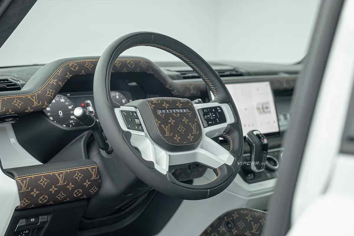 Land Rover Defender LV Edition 2025 for rent in Dubai, photo 3