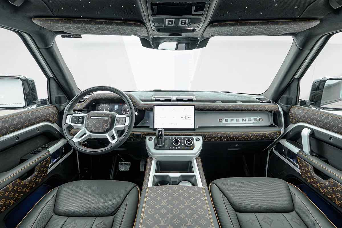 Land Rover Defender LV Edition 2025 for rent in Dubai, photo 4
