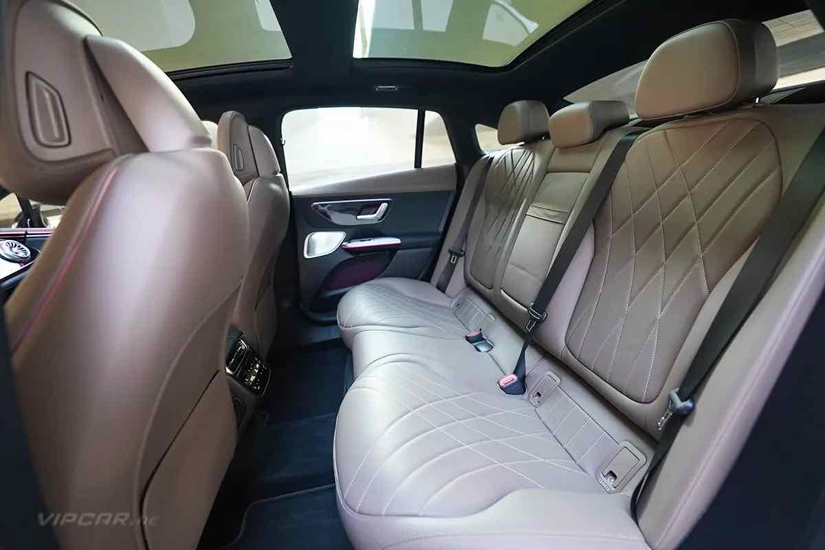Mercedes Benz EQE 350 for rent in Dubai, photo 4