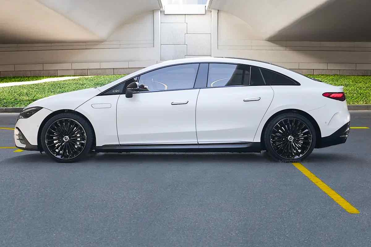 Mercedes Benz EQE 350 for rent in Dubai, photo 6