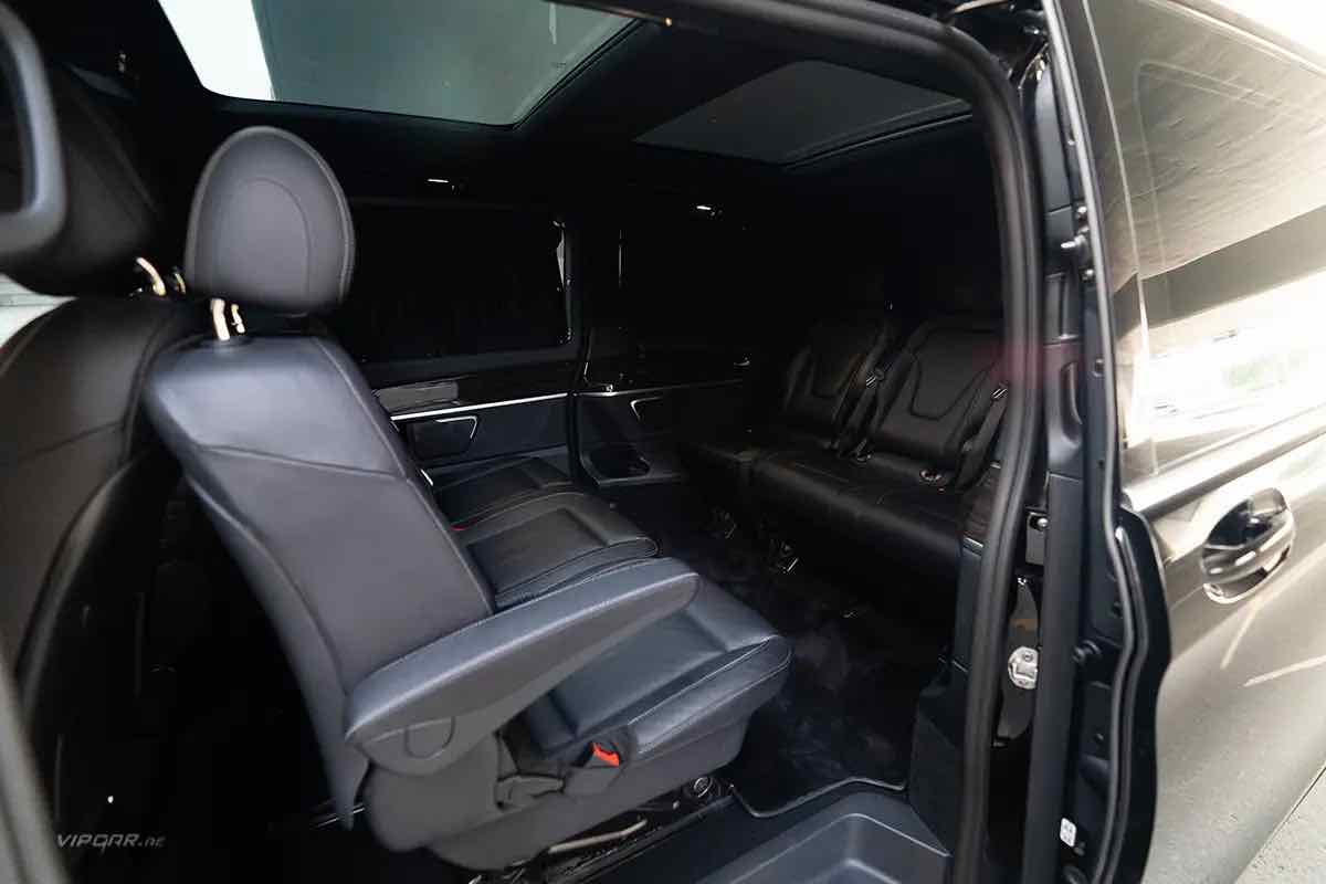 Mercedes Benz V 250 for rent in Dubai, photo 4
