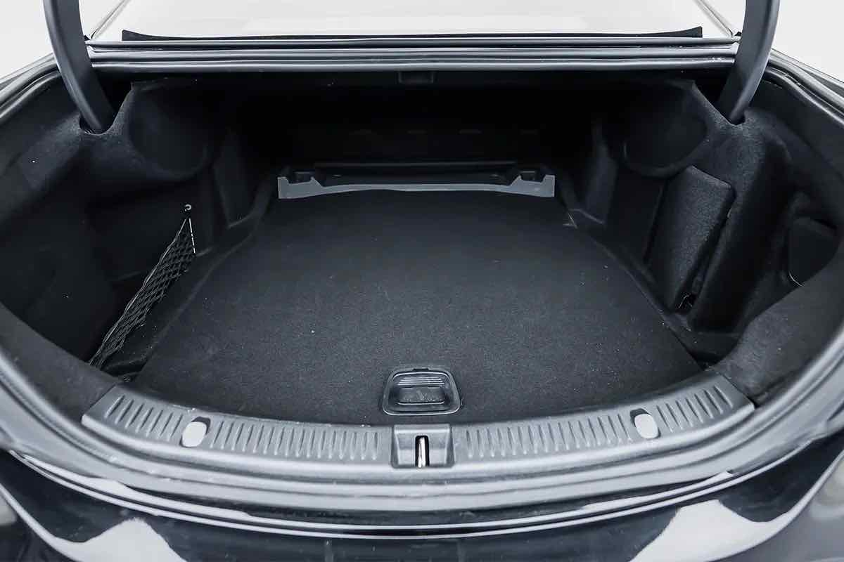 Mercedes E300 for rent in Dubai, photo 10