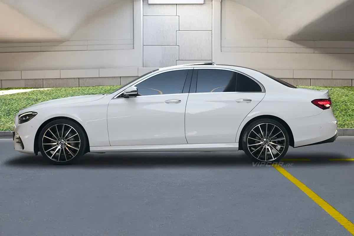 Mercedes E350 for rent in Dubai, photo 2
