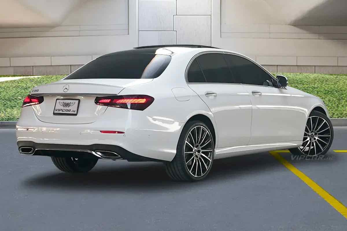 Mercedes E350 for rent in Dubai, photo 3