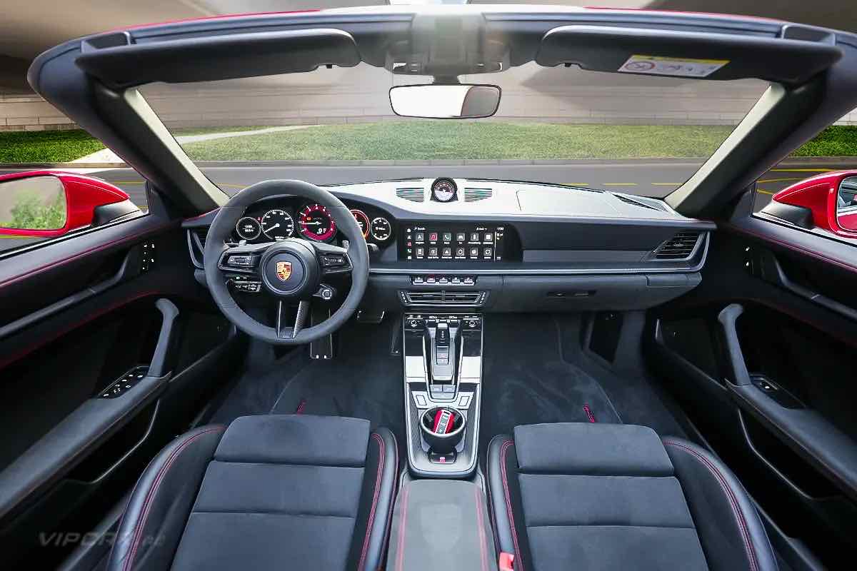Porsche 911 Carrera 4 GTS for rent in Dubai, photo 5