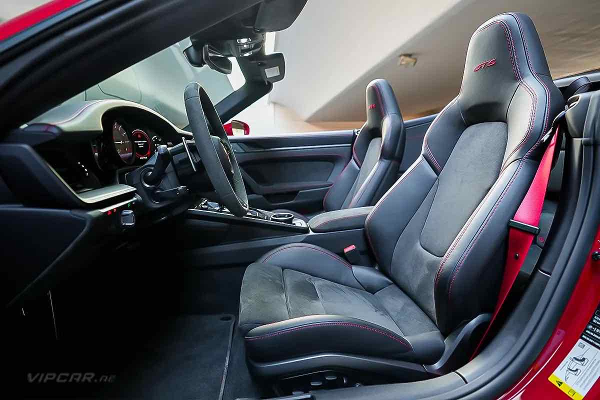 Porsche 911 Carrera 4 GTS for rent in Dubai, photo 6