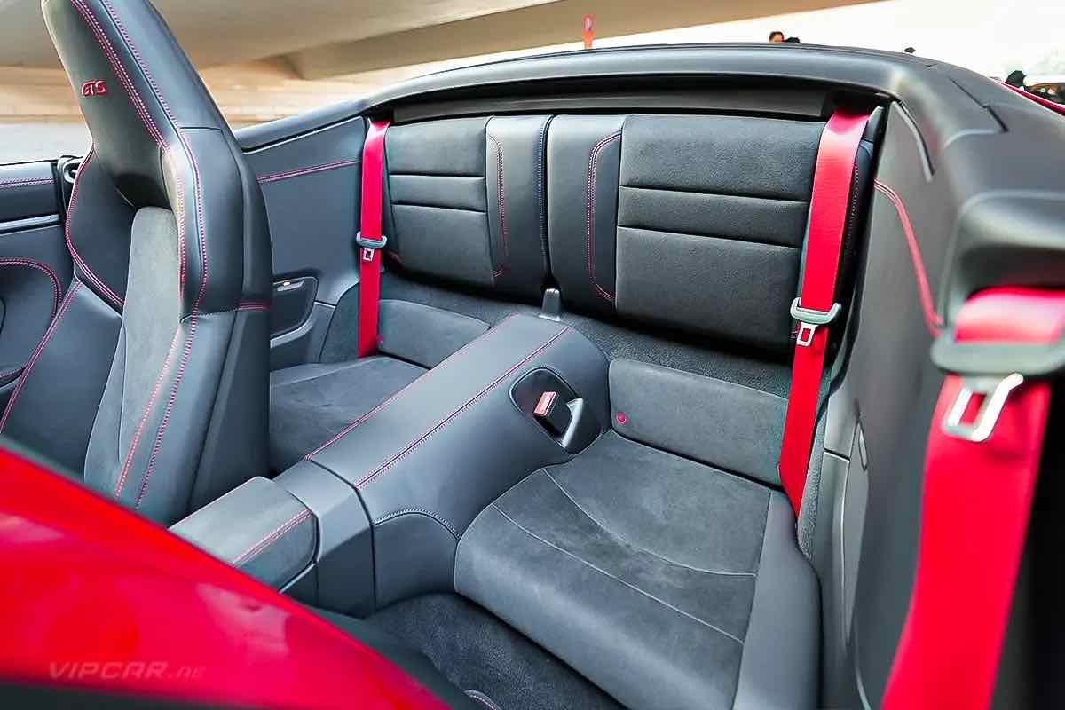 Porsche 911 Carrera 4 GTS for rent in Dubai, photo 8