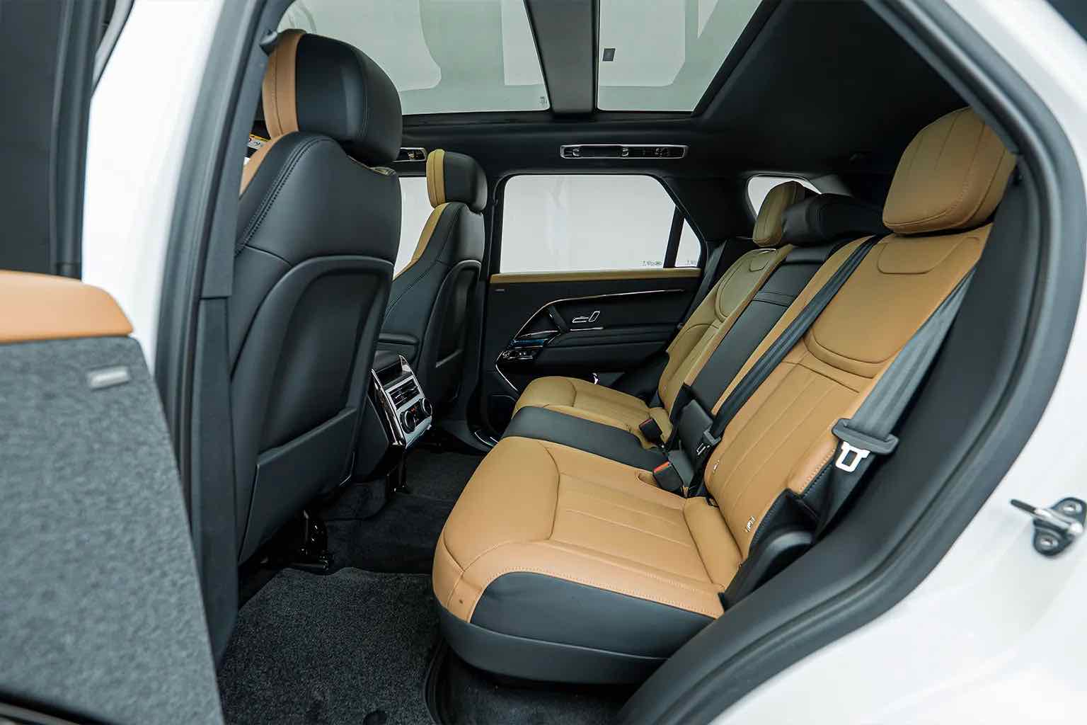 Range Rover Sport Dynamic 2025 for rent in Dubai, photo 5