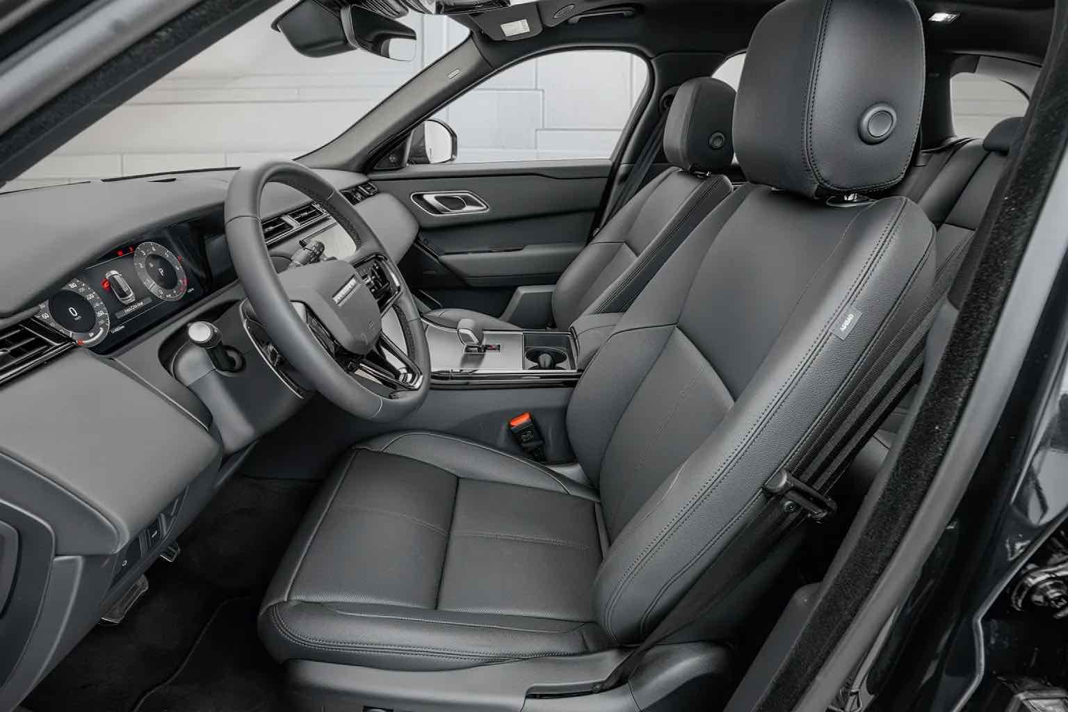 Range Rover Velar Santorini for rent in Dubai, photo 4