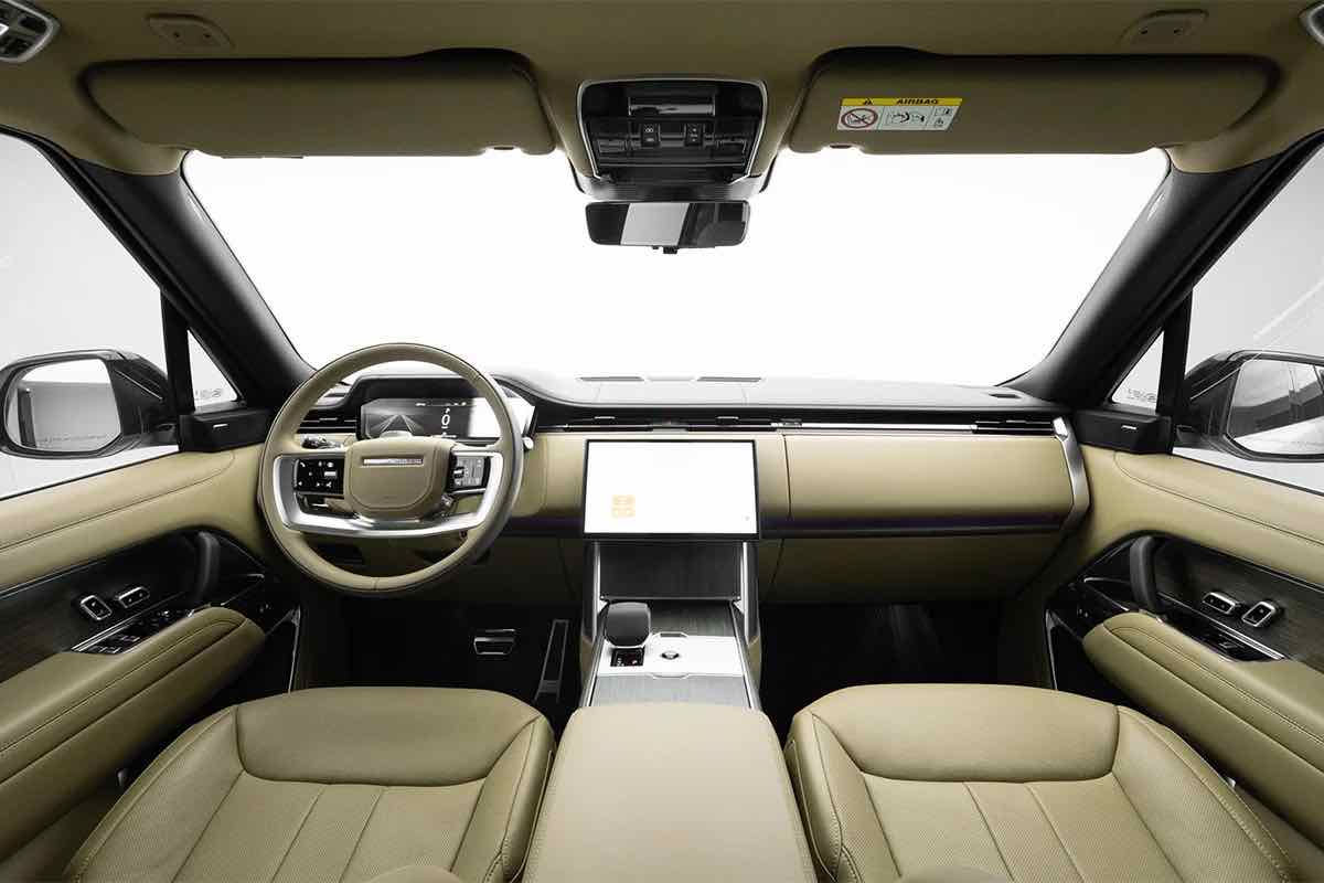 Range Rover Vogue Ostuni 2025 for rent in Dubai, photo 2