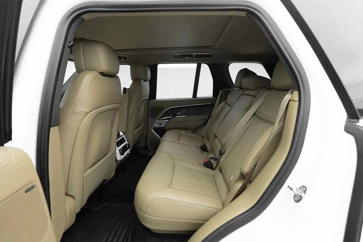 Range Rover Vogue Ostuni 2025 for rent in Dubai, photo 4