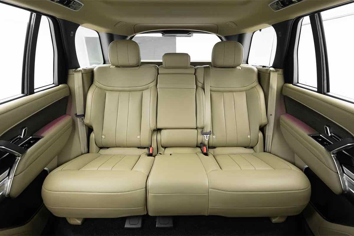 Range Rover Vogue Ostuni 2025 for rent in Dubai, photo 5