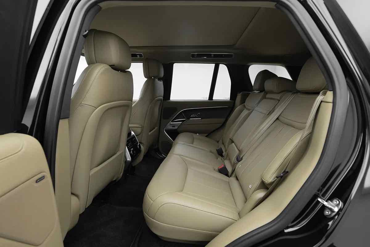 Range Rover Vogue Santorini 2025 for rent in Dubai, photo 4