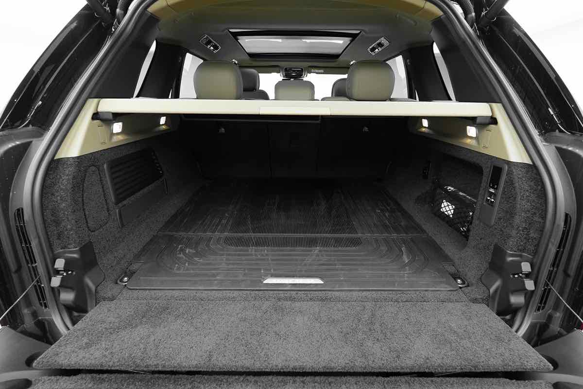 Range Rover Vogue Santorini 2025 for rent in Dubai, photo 6