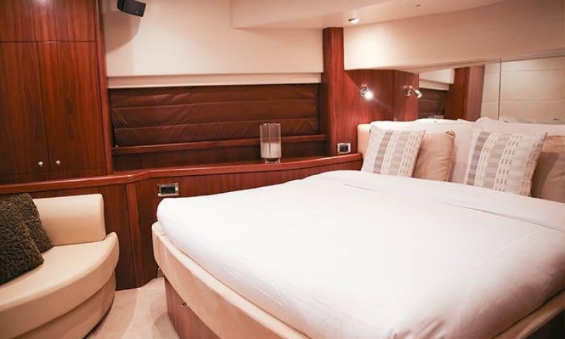 105ft Blue Diamond charter in Dubai, photo 4