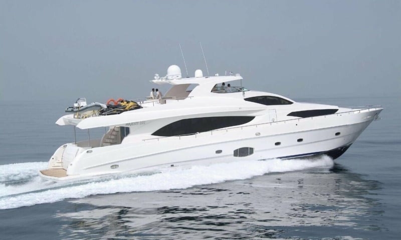 105ft Jacuzzi, luxury yacht charter in Dubai