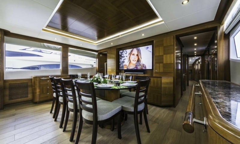 105ft Jacuzzi charter in Dubai, photo 5