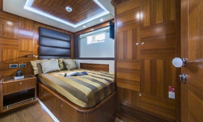 105ft Jacuzzi charter in Dubai, photo 6