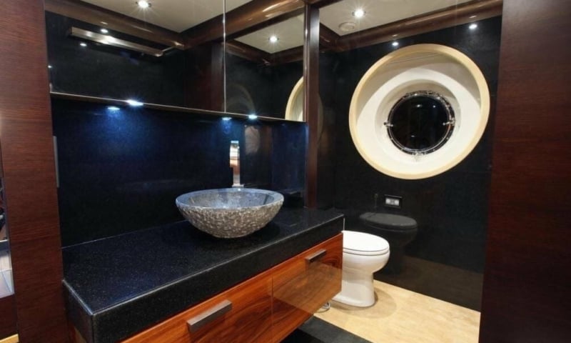 130ft Diamond charter in Dubai, photo 3