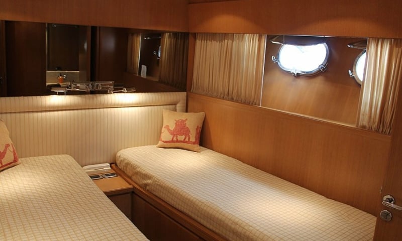 85ft White Oyster charter in Dubai, photo 4