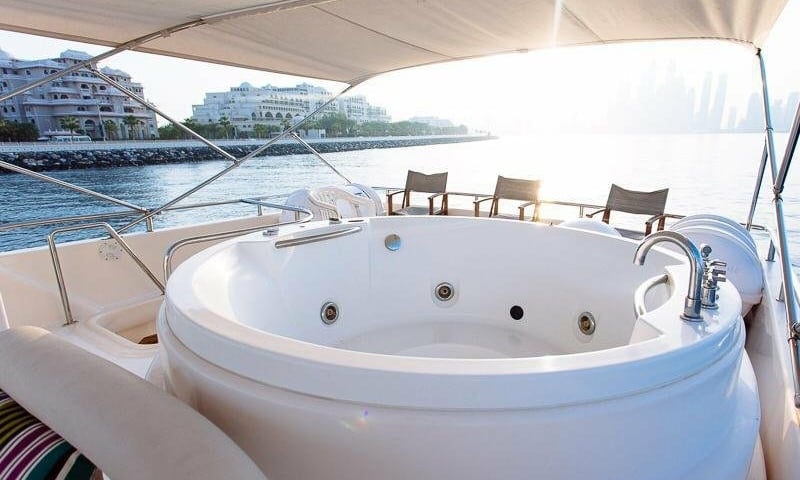 95ft Jacuzzi charter in Dubai, photo 2