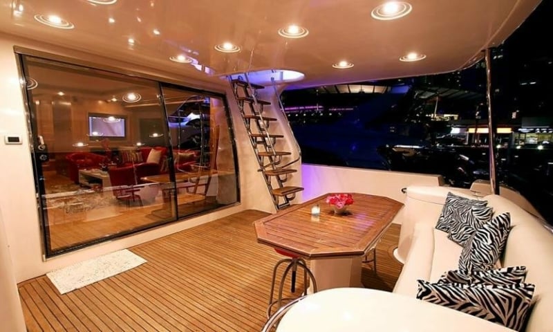 95ft Jacuzzi charter in Dubai, photo 3